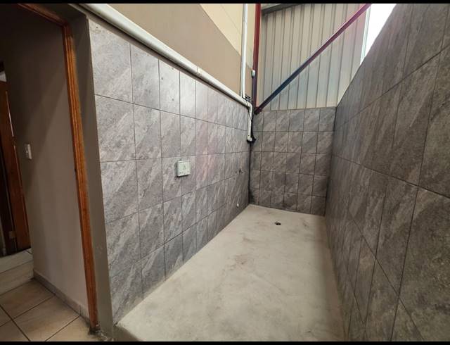 M² WAREHOUSE TO LET IN VAALPARK